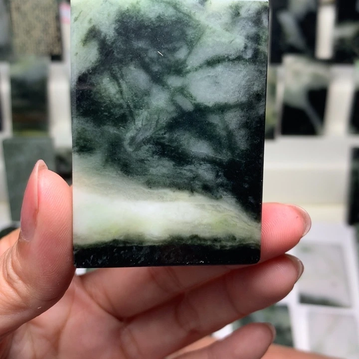 独山玉颈饰未镶嵌