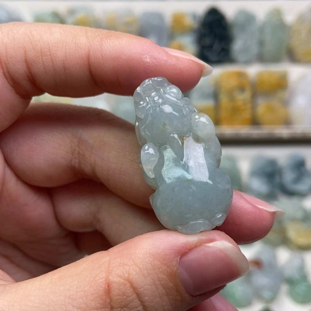 翡翠吊坠(赠链)未镶嵌