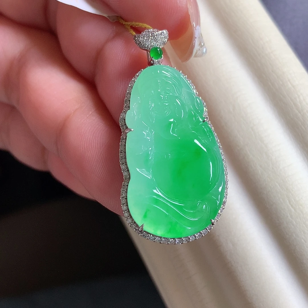 翡翠18K金镶嵌颈饰财神