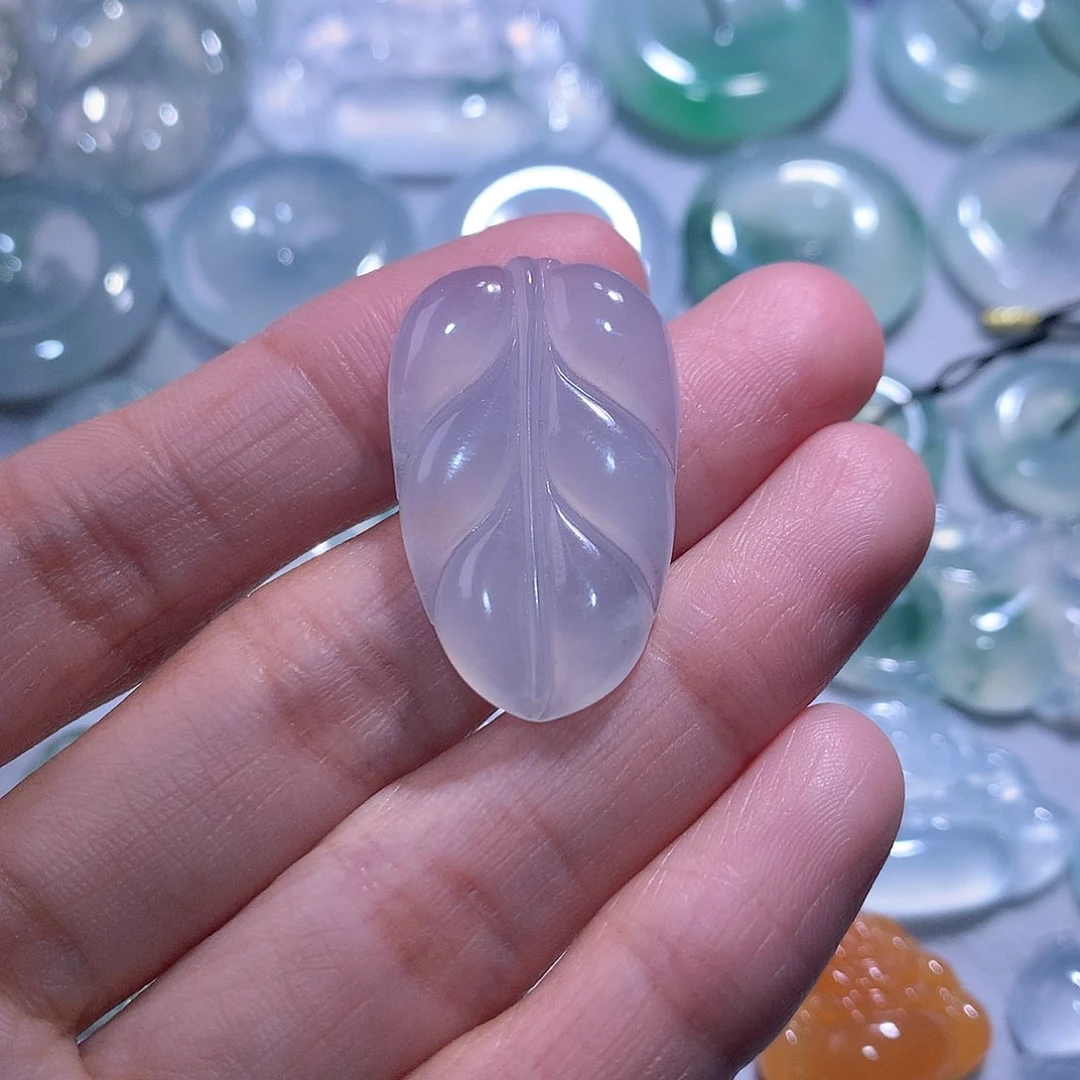 【闪购商品】翡翠颈饰未镶嵌叶子