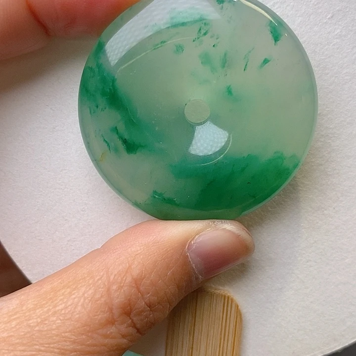 石英质玉挂件未镶嵌铲****姐