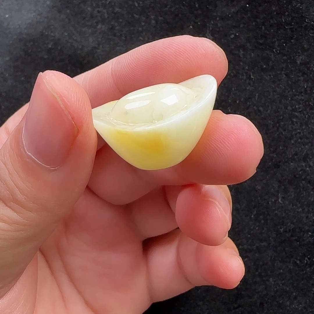 蜜蜡未镶嵌珠宝奇石