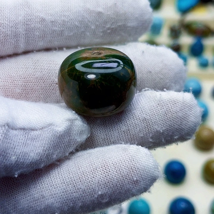 绿松石未镶嵌颈饰