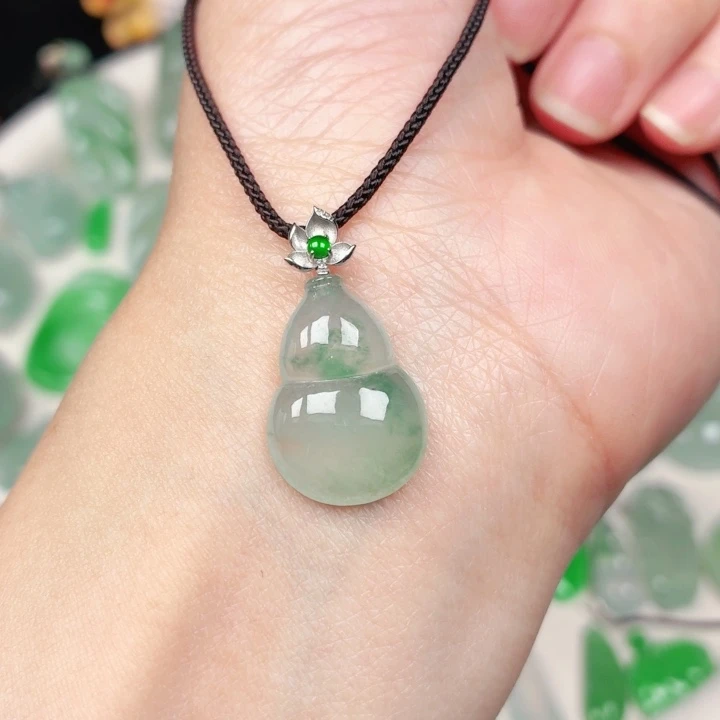 颈饰18K金镶嵌翡翠缅甸天然A货翡翠