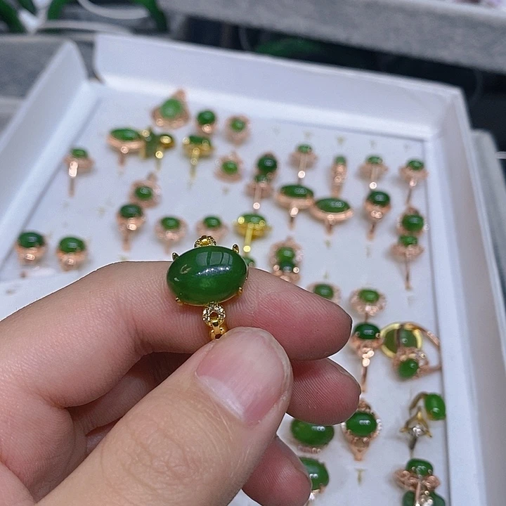 如***画和田玉（糖玉）未镶嵌戒指