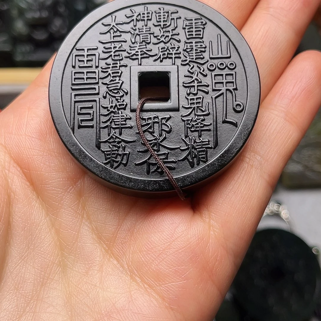 深***林蛇纹石玉未镶嵌颈饰