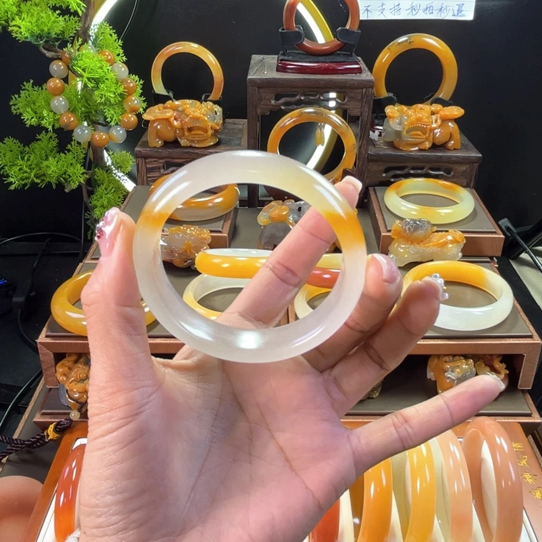 未镶嵌手镯石英质玉