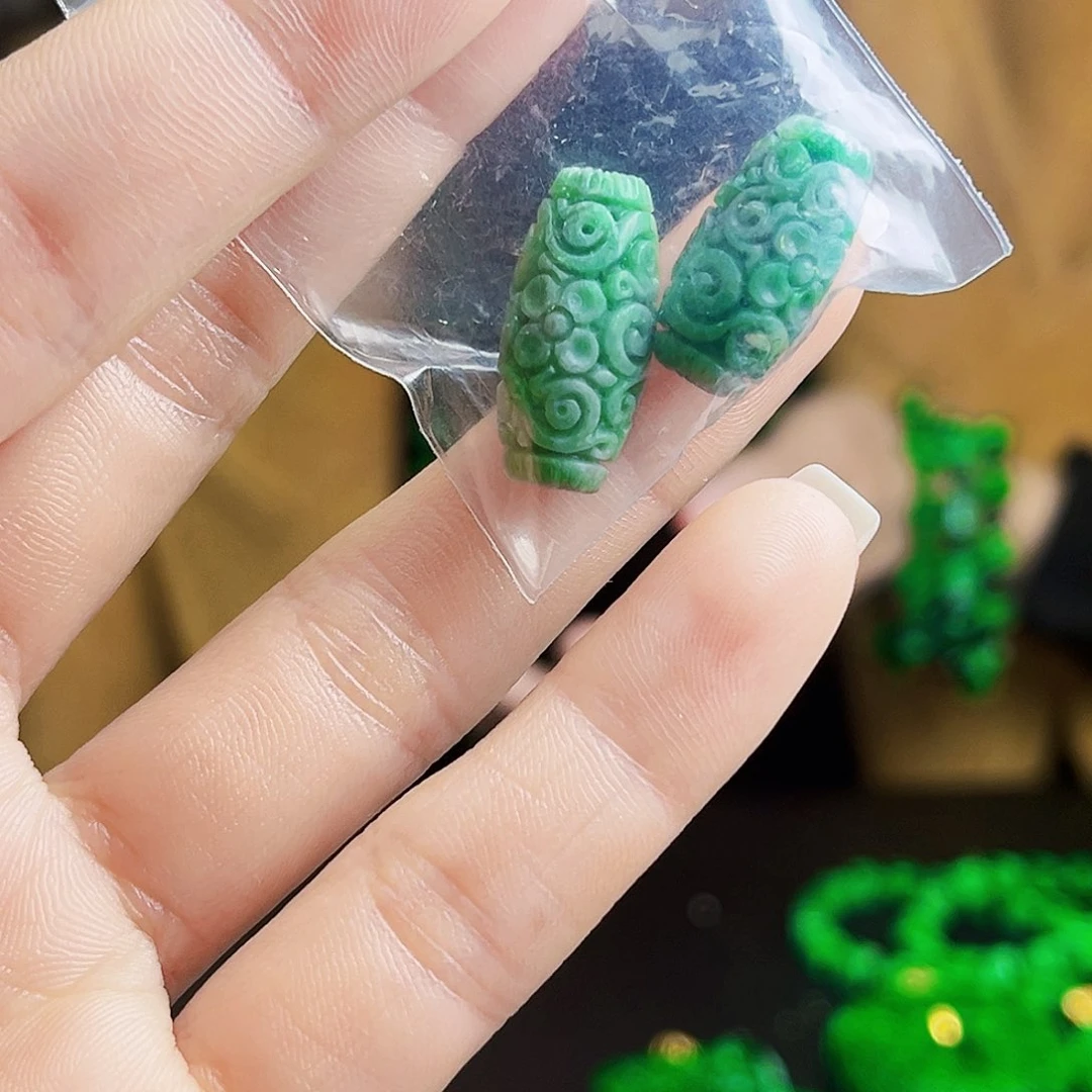 颈饰未镶嵌翡翠多样性