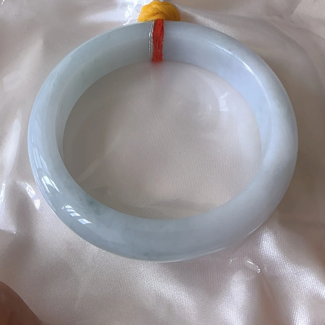 翡翠手镯未镶嵌翡翠