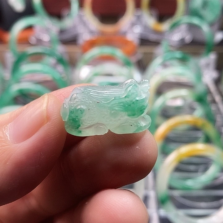 石英质玉颈饰未镶嵌