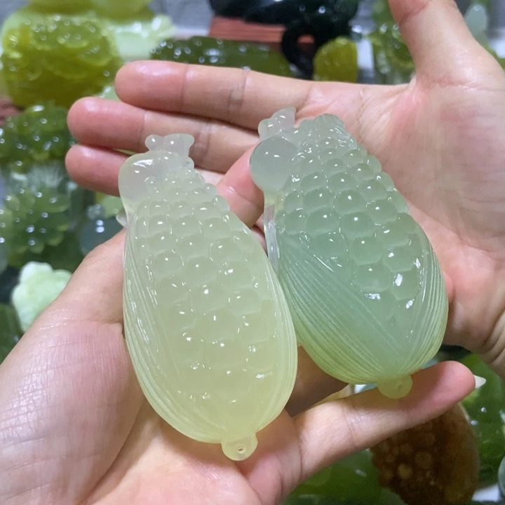 【闪购商品】未镶嵌蛇纹石玉把件盛**年