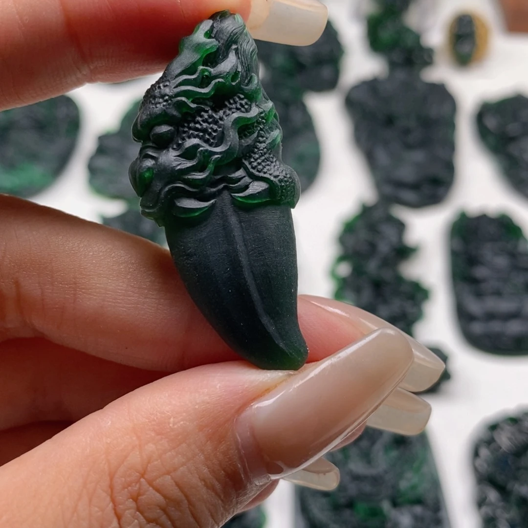 定制翡翠未镶嵌龙牙T