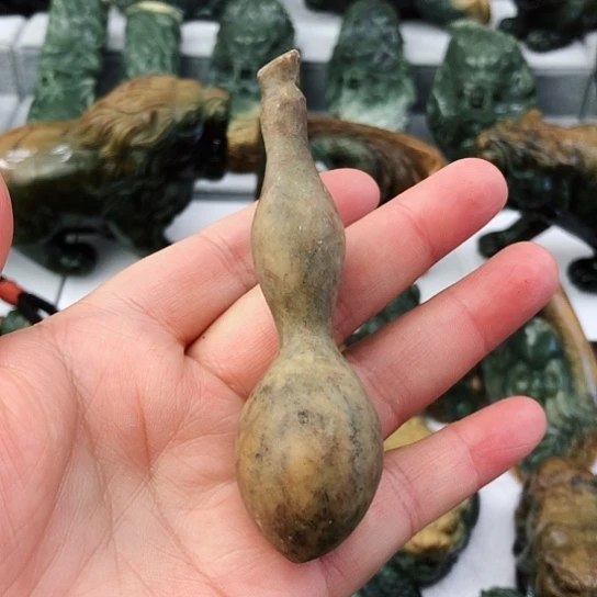 未镶嵌岫岩河磨玉（透闪石质玉）把件