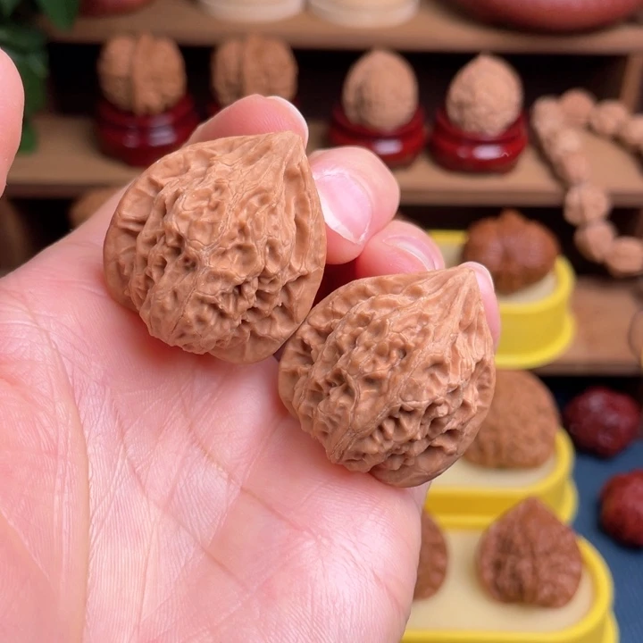 文玩核桃把件K***(鸡心