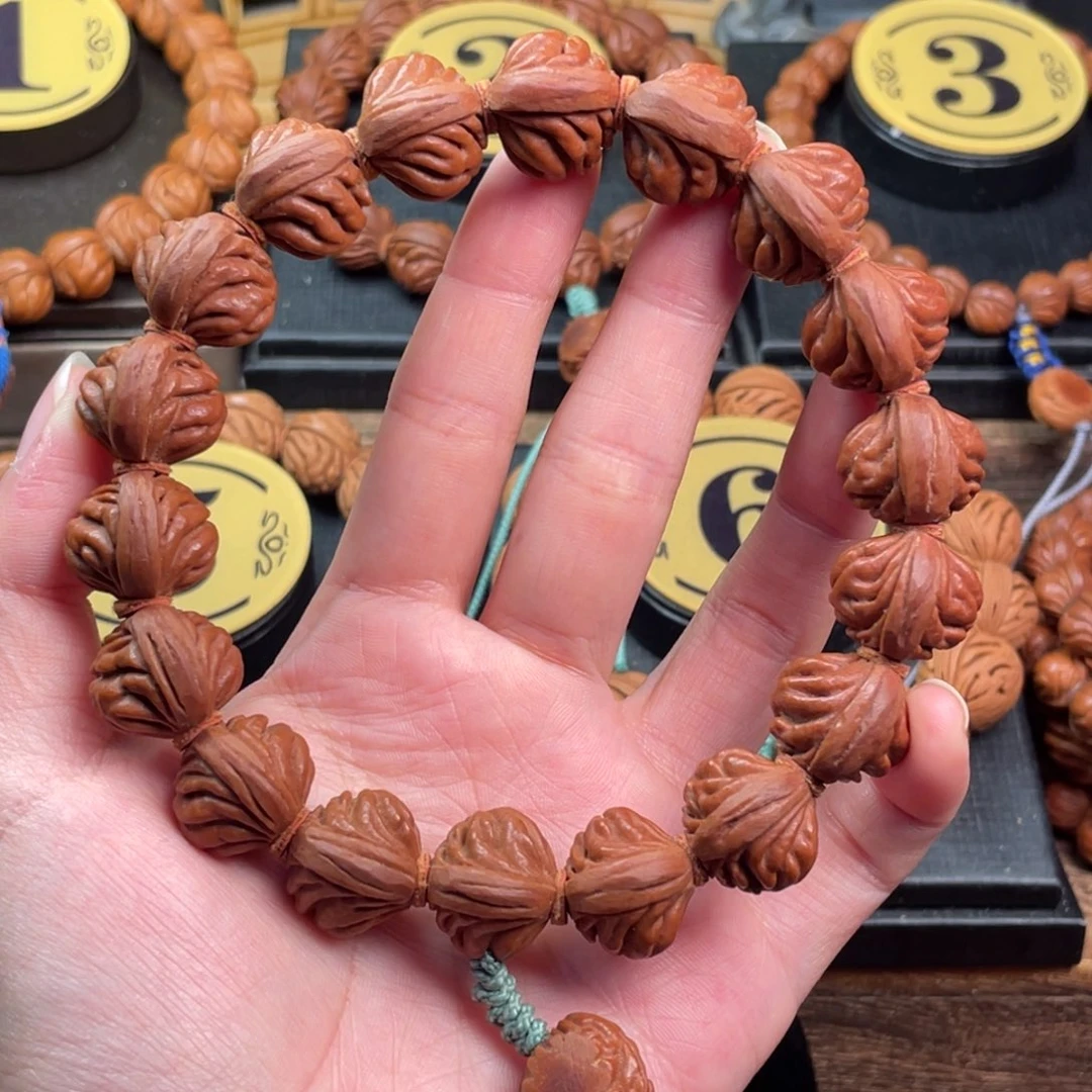 吊坠桃核野生红魔18手持