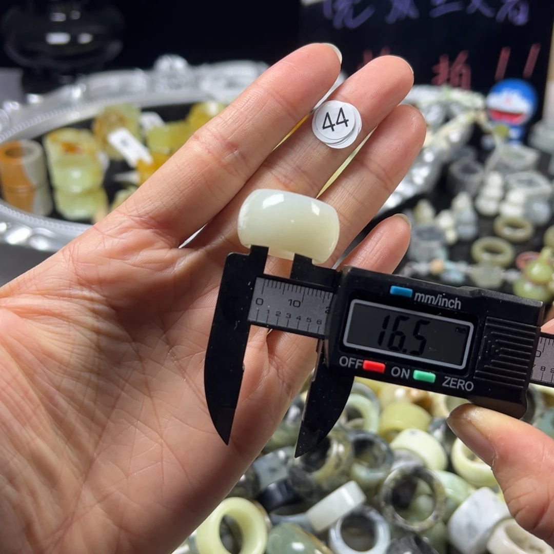 蛇纹石玉未镶嵌戒指