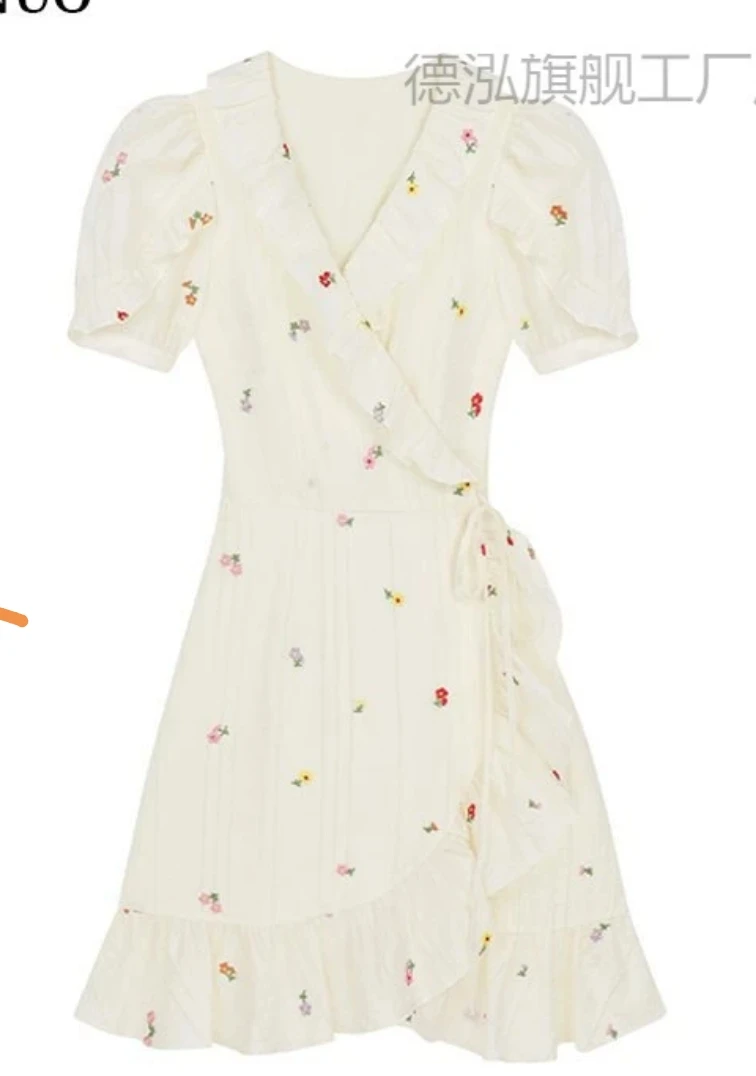 乔夏季梭织刺绣碎花木耳边减龄连衣裙