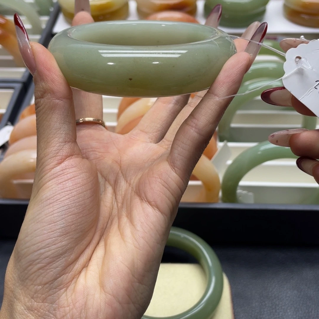 石英质玉手镯未镶嵌4****