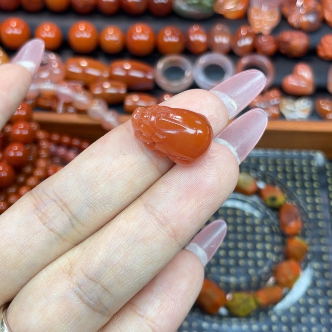 南红玛瑙未镶嵌颈饰貔貅