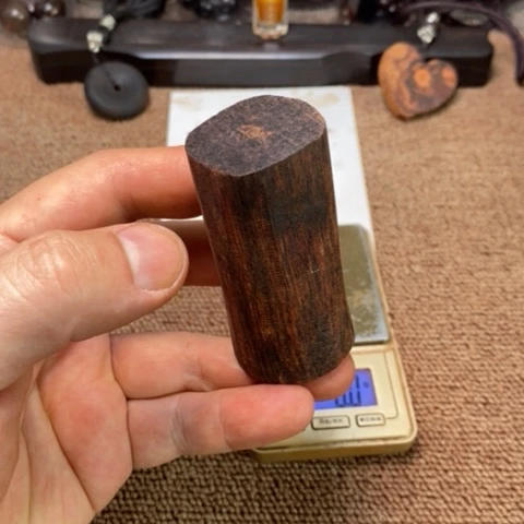 藤类*️****54克降真香原木手把件