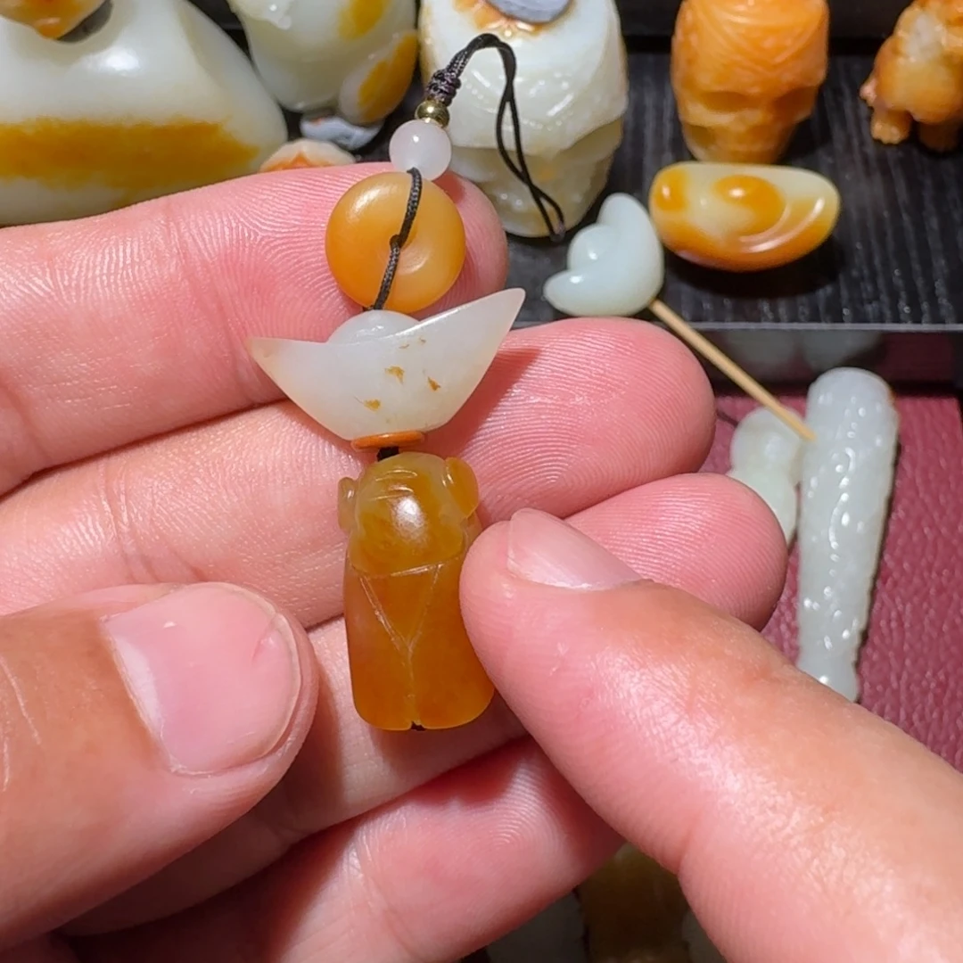 海***色和田玉未镶嵌挂件