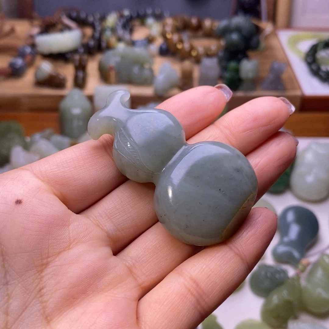 颈饰未镶嵌和田玉?****