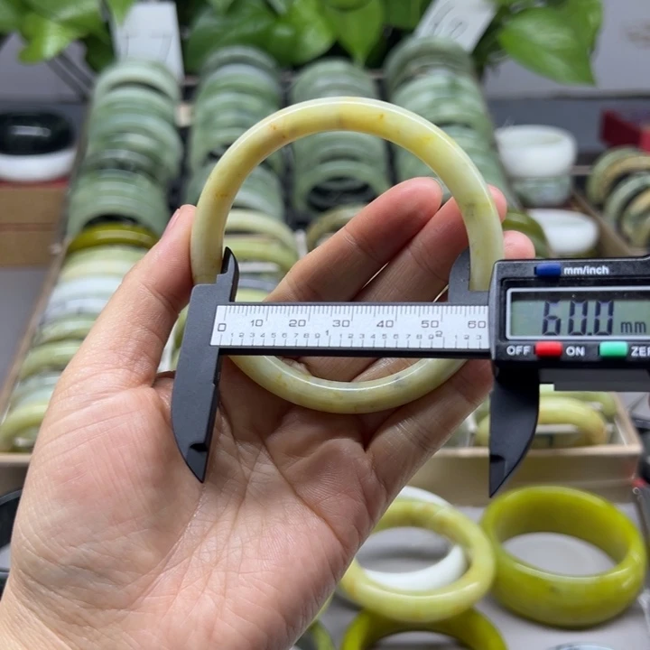 蛇纹石玉未镶嵌手镯62