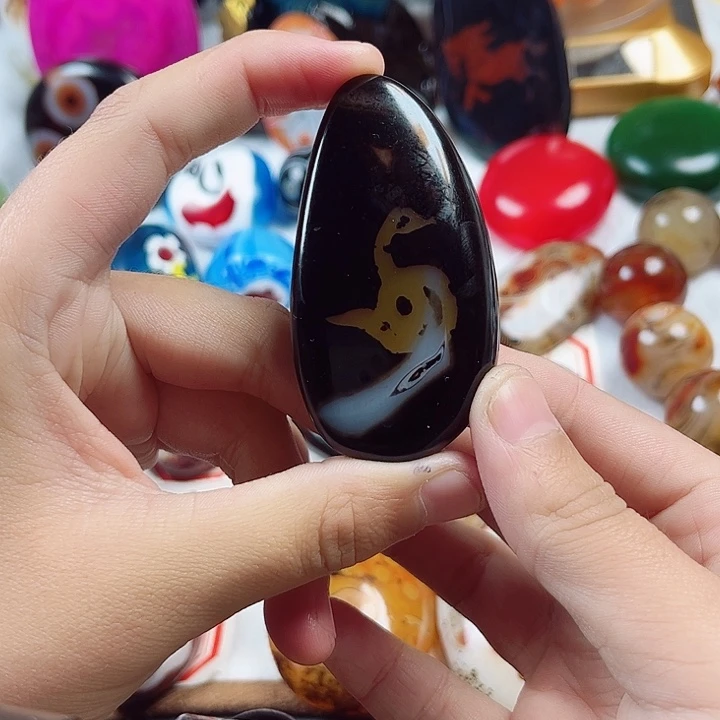 玛瑙/玉髓未镶嵌珠宝奇石