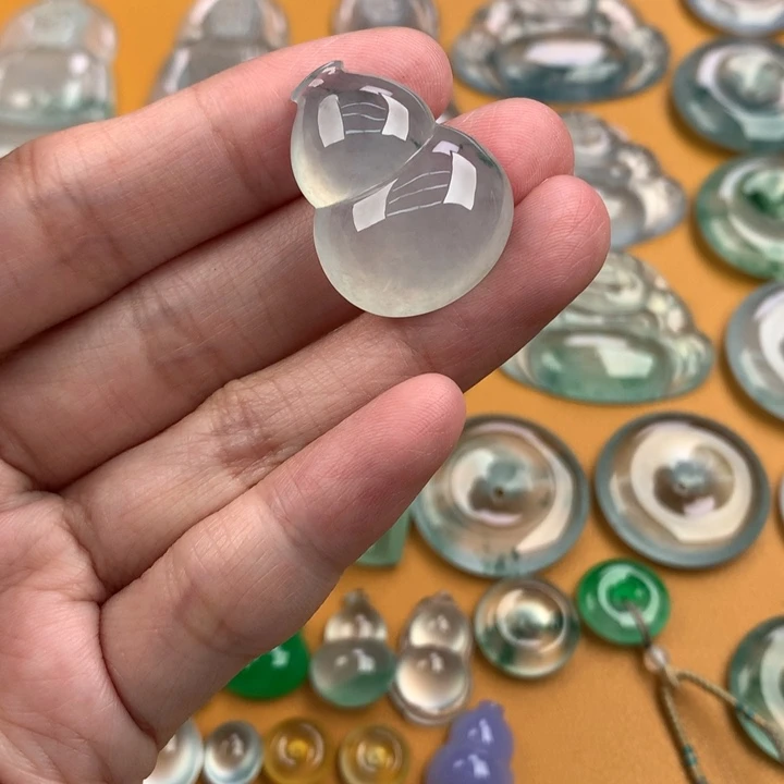 颈饰未镶嵌翡翠…..