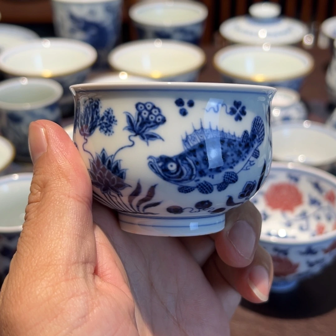 精品青花鱼藻纹炉式杯口径约7厘米