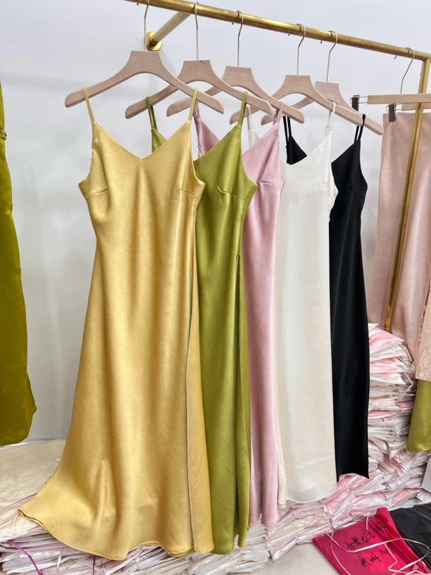 新款V领吊带连衣裙女醋酸缎面提花国风长裙新中式高腰显瘦A字裙夏