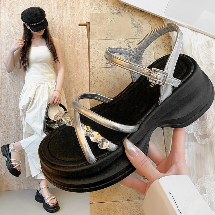 高跟凉鞋女夏季外穿2025年新款厚底轻便水钻增高小个子沙滩鞋