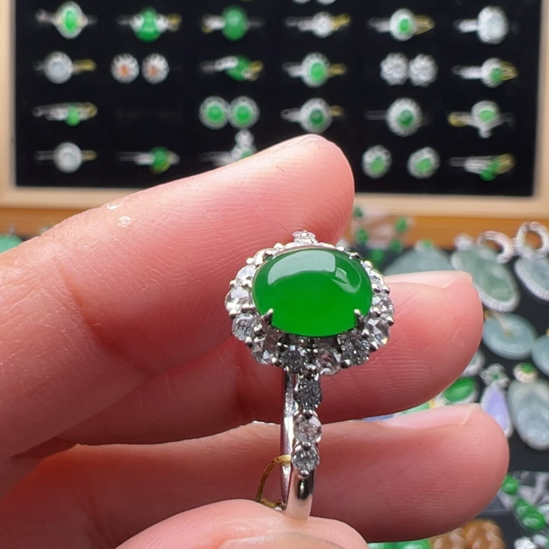 翡翠18K金镶嵌颈饰戒指