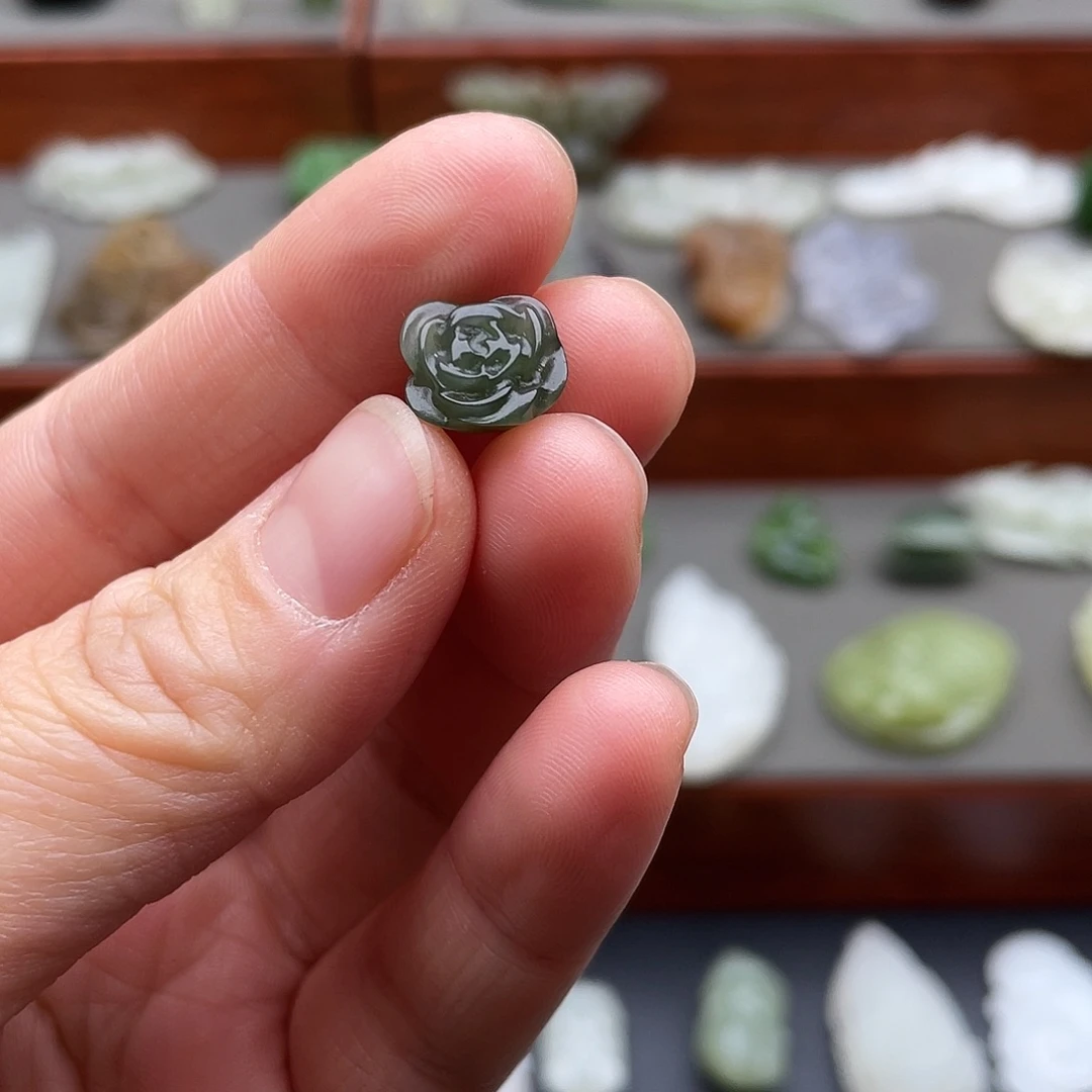 和田玉未镶嵌颈饰湖水绿玫瑰花配饰