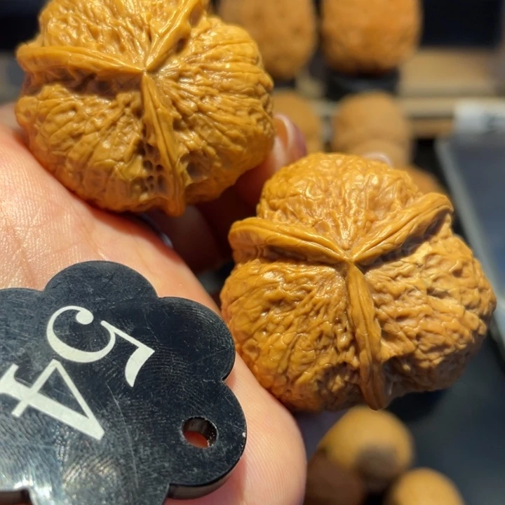 七星三棱核桃尺寸39