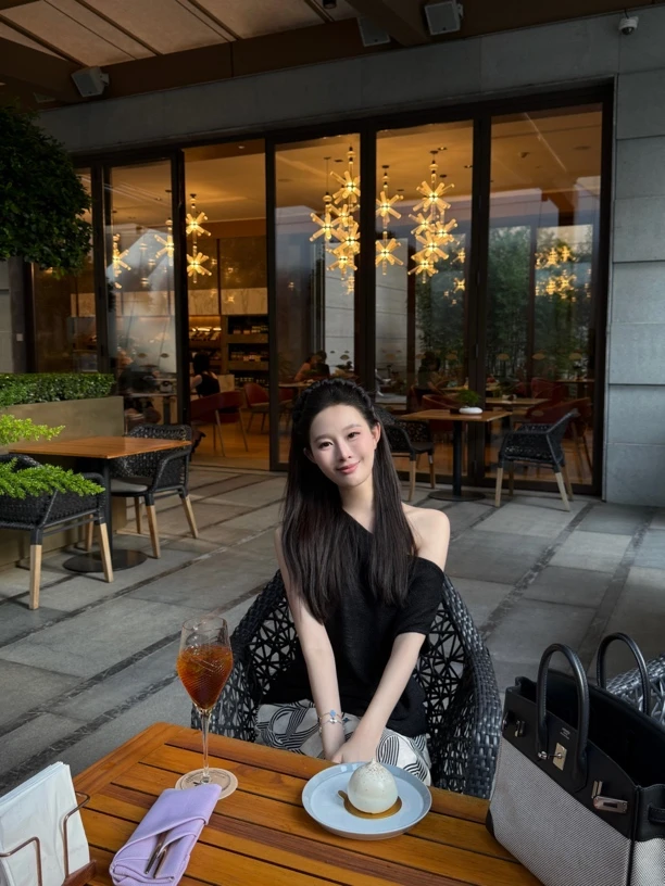 WAN2高定桑蚕丝棉混纺黑色气质时尚上衣露肩性感打底