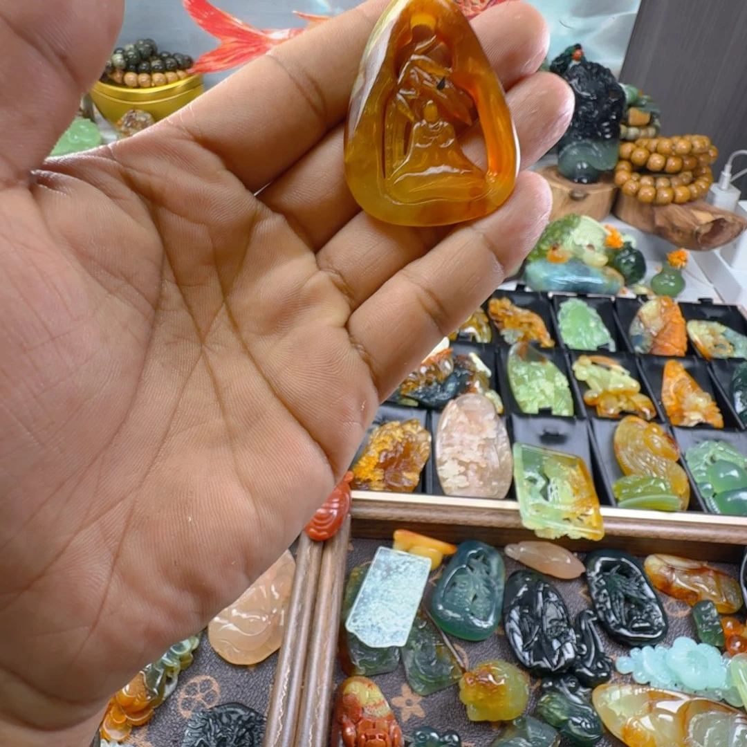 蛇纹石玉未镶嵌颈饰