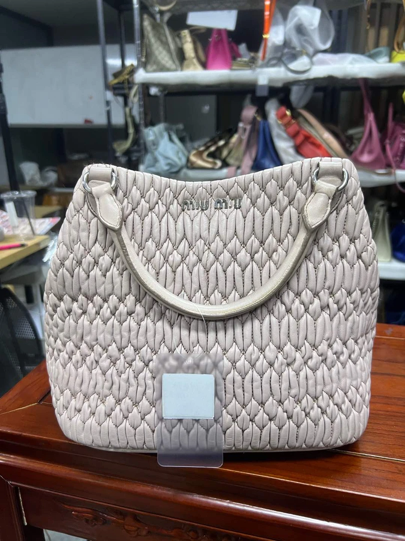 95新 MIU MIU/缪缪 缪缪斜挎包/15711