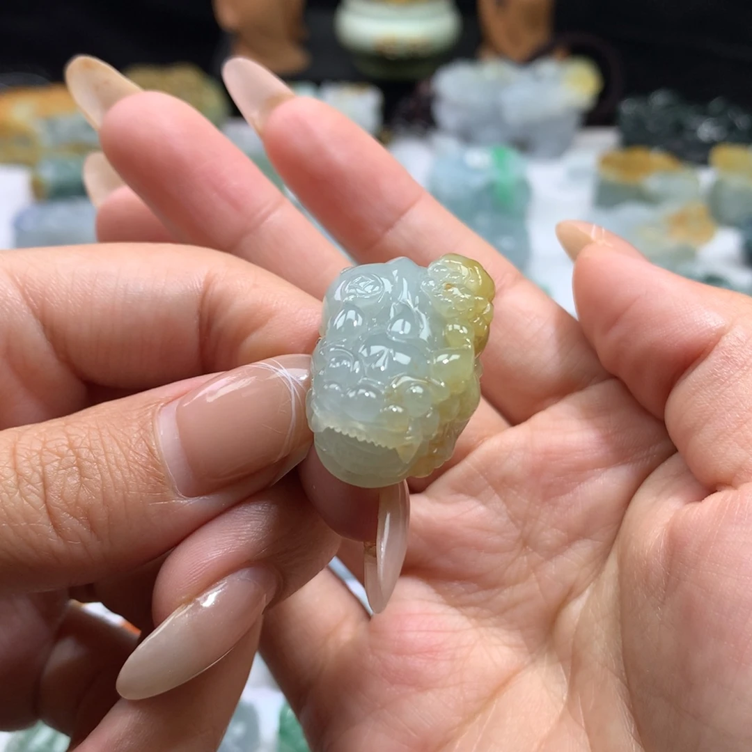 翡翠未镶嵌颈饰子母貔貅