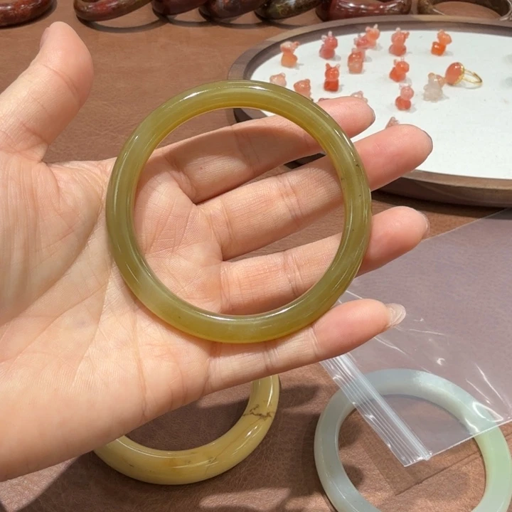 磨***宗和田玉未镶嵌颈饰