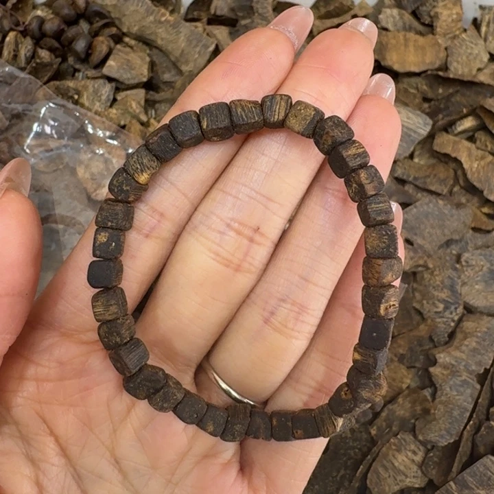 沉香手串虫漏沉水一条