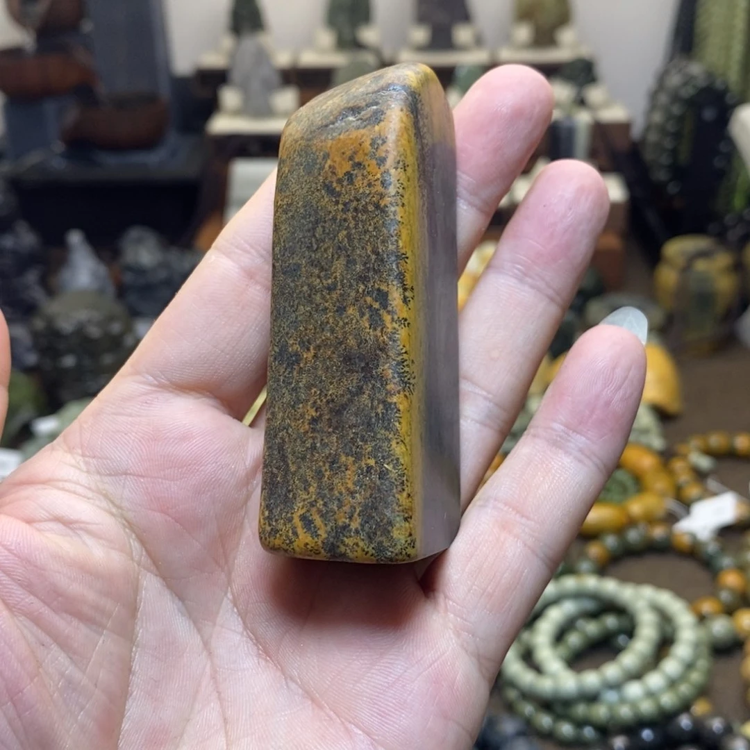 未镶嵌岫岩河磨玉（透闪石质玉）车挂多样性随机发一