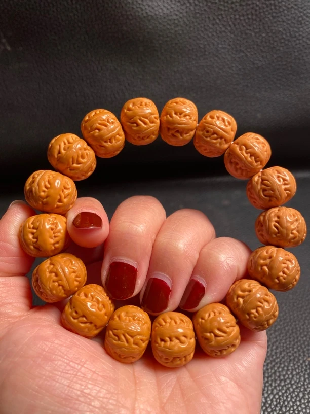 猴头核桃聚宝盆料雕刻大京八棱手串