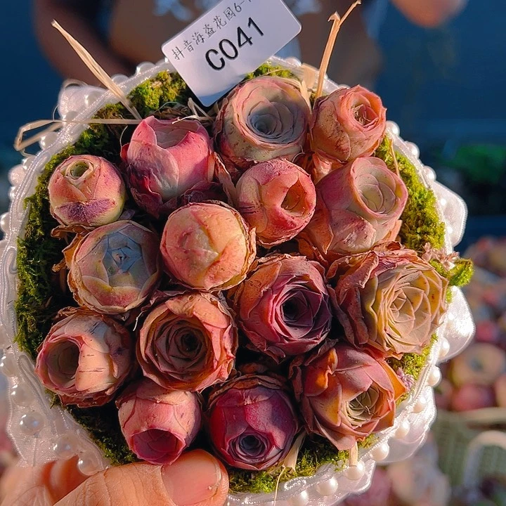 C041 玫瑰混花篮。