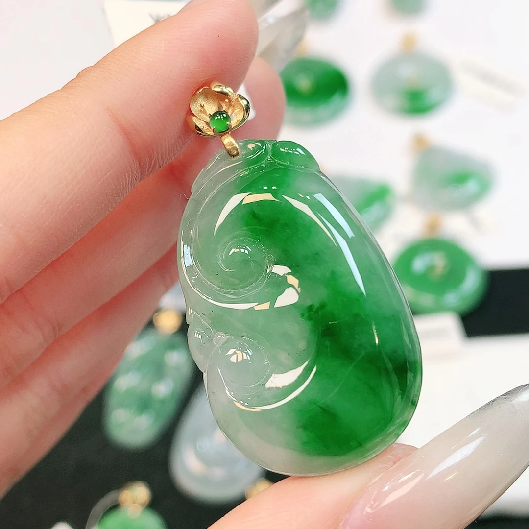 翡翠18K金镶嵌颈饰