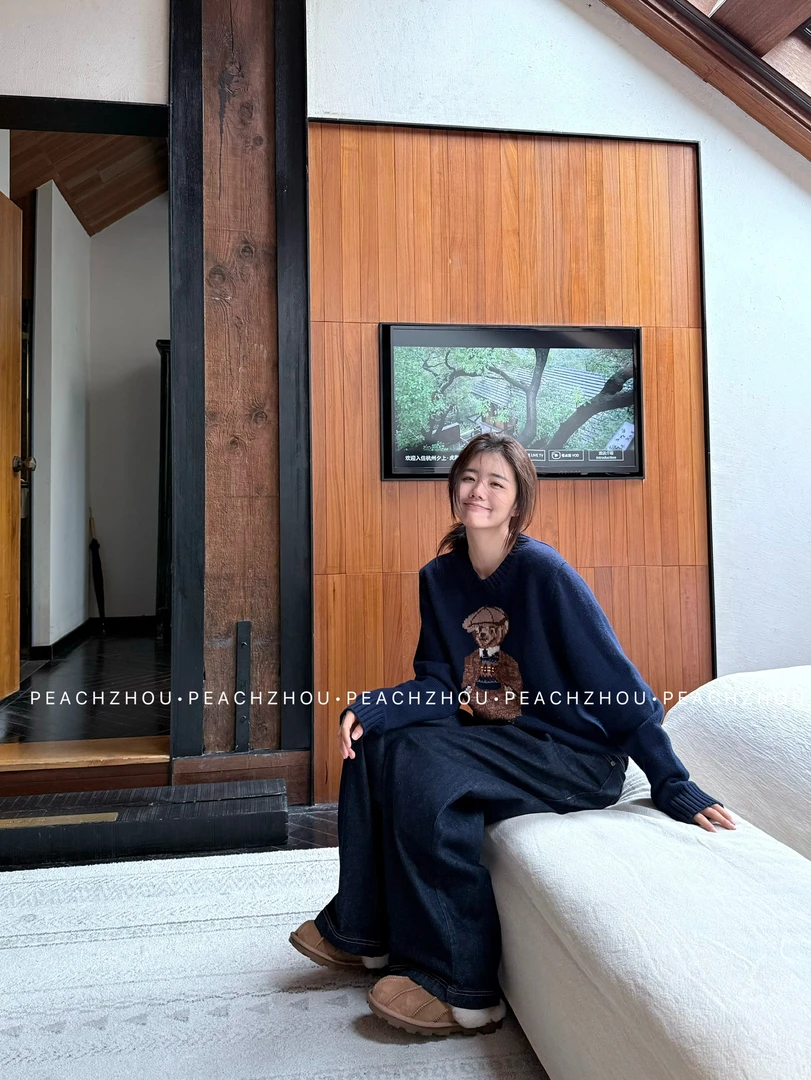 『PEACHZHOU』羊毛混纺'英伦小熊'提花宽松圆领毛衣休闲卡通针织衫