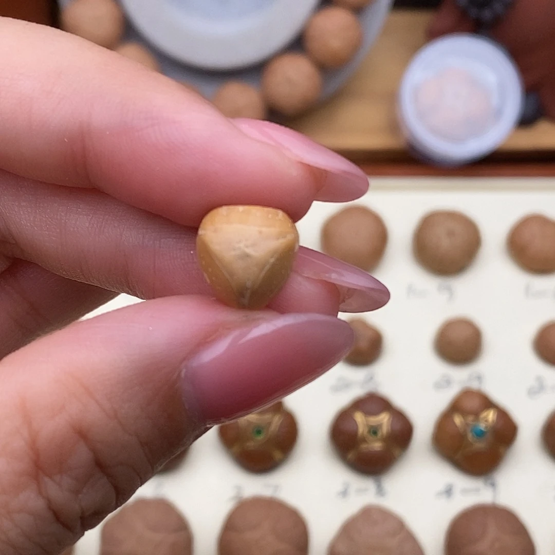 红***烘凤眼菩提吊坠龙塔