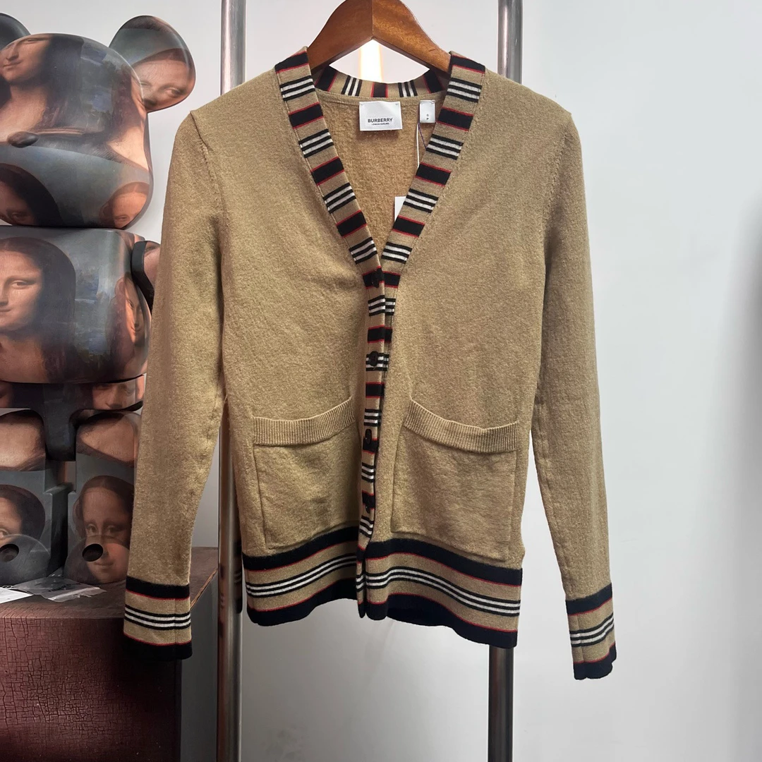 99新 BURBERRY/博柏利 巴宝莉条纹开衫 J2204 尺码:S衣长54胸围35