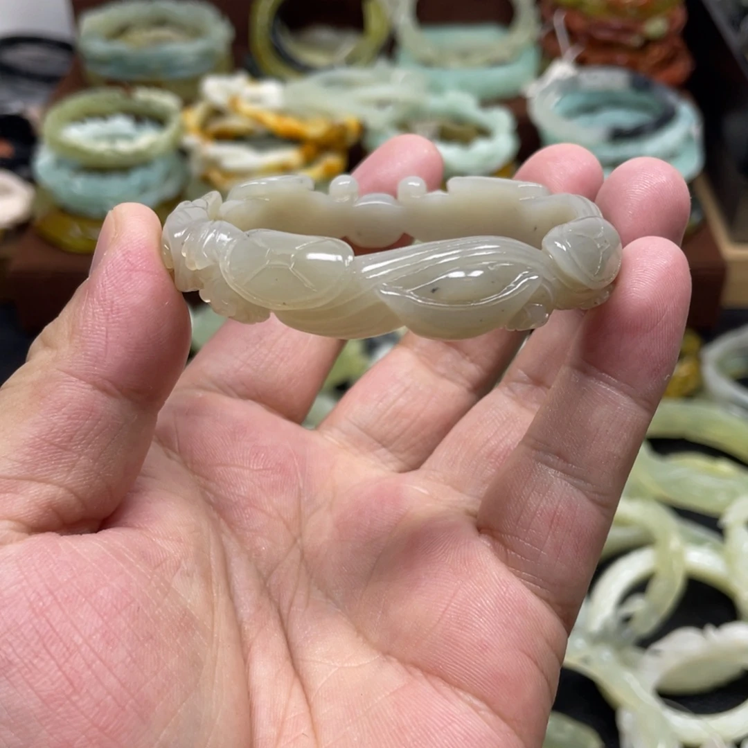 蛇纹石玉未镶嵌手镯