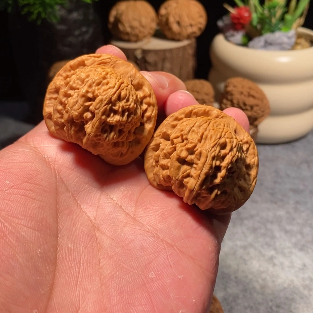 核桃把件41全品红狮子